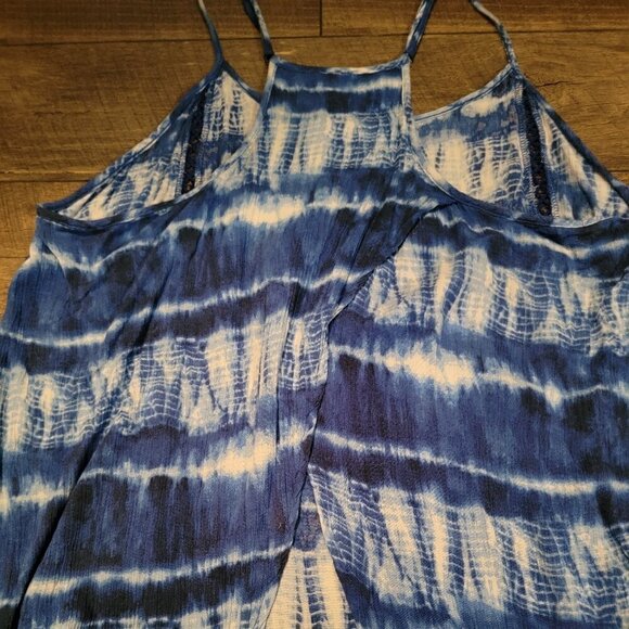 No Boundaries Tie Dye Tank Top with Adjustable straps and cross-over back. - Picture 5 of 6